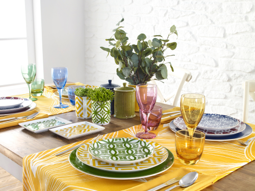 Bei der Tischkultur kann man sich wunderbar in variantenreichen Stilen austoben und mitwechselnden Kleinigkeiten für immer neue Highlights sorgen oder ein bisschen in Luxus investieren.